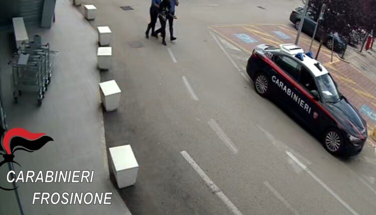 Sora, 32enne nigeriano arrestato dai carabinieri: si aggirava in un parcheggio con una mannaia