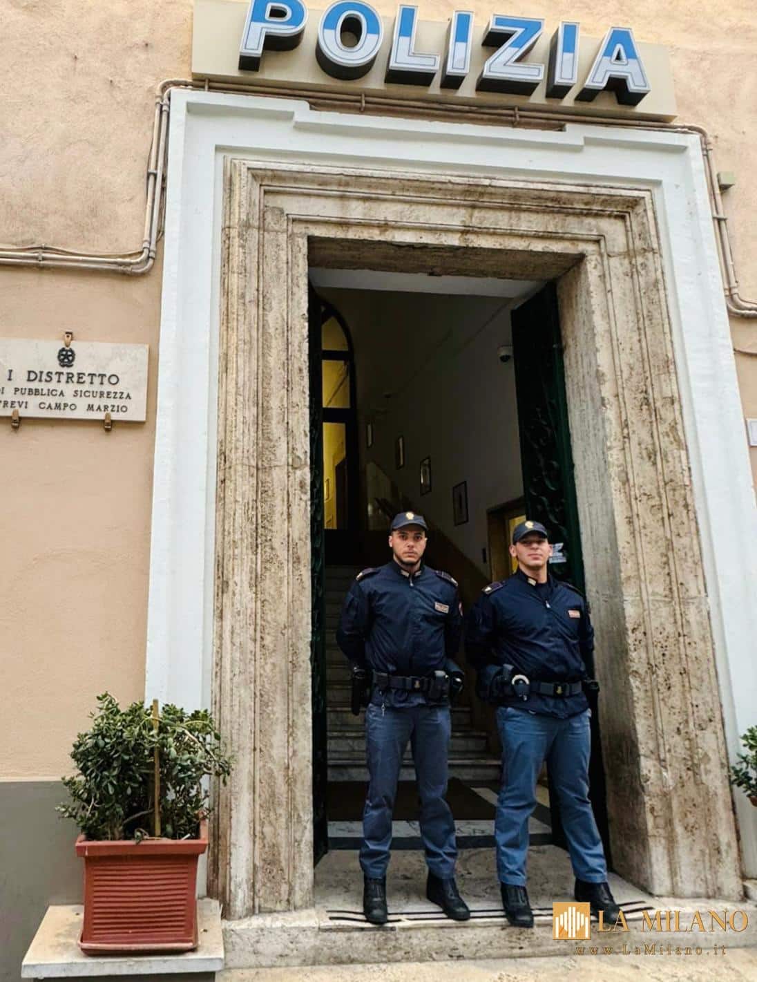 Roma, notte di paura sul Ponte del Gelsomino: due agenti della Polizia di Stato salvano un giovane dal suicidio