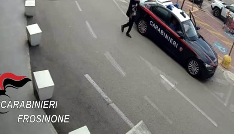 Sora, 32enne nigeriano arrestato dai carabinieri: si aggirava in un parcheggio con una mannaia