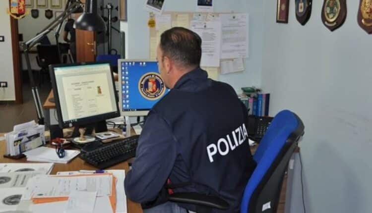 Lecce, stipula un’assicurazione auto online ma è una truffa: indagini della Polizia Postale, conti bloccati e raccomandazioni ai cittadini