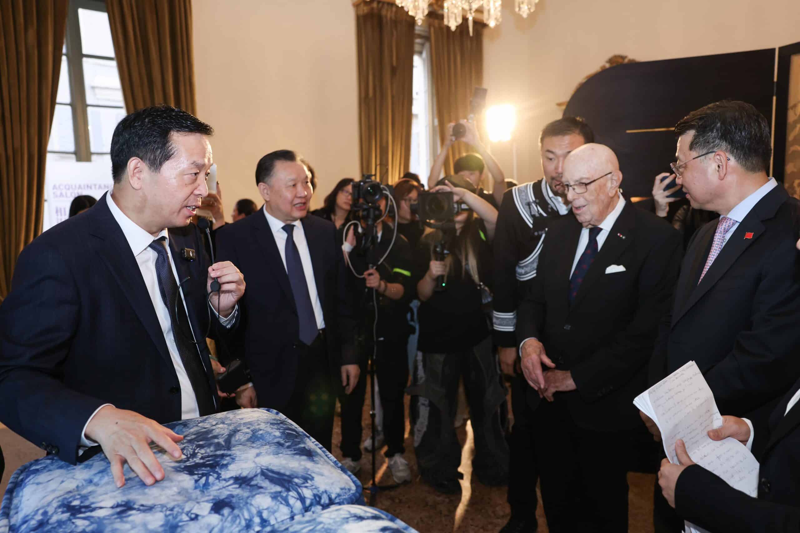 Fengyang Home Furnishings debutta al Reviving Craft Milan