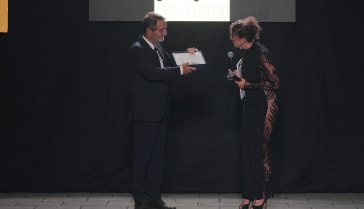 Milano: la piazza coperta più grande d'Europa diventa passerella della moda.