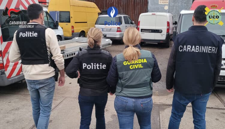 Reggio Emilia, smantellata banda transnazionale che rubava auto di lusso per venderle a Dubai: 9 arresti e sequestri per oltre 2 milioni