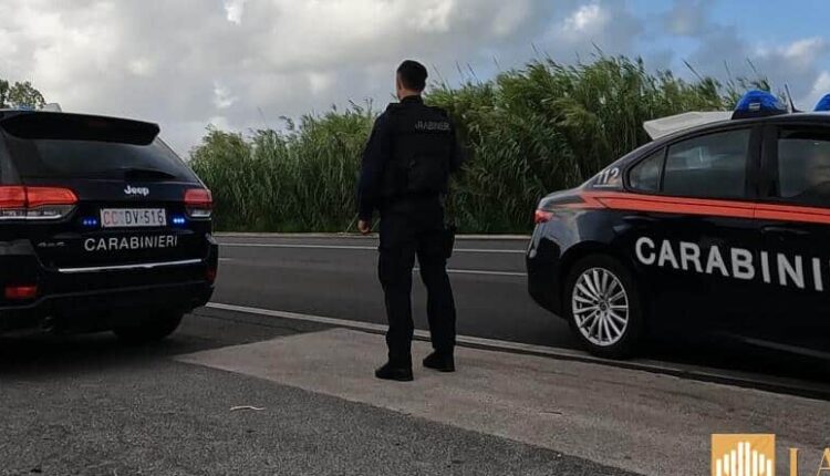 Mondragone: si presenta in caserma con una pistola, denunciata.