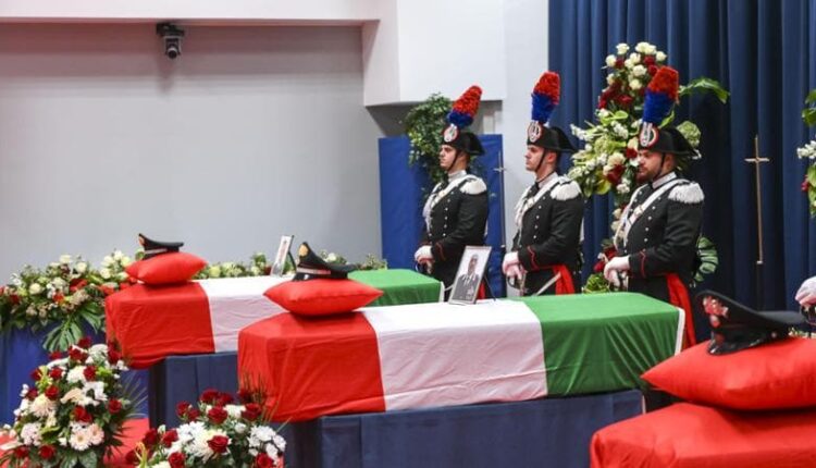 Funerali tre carabinieri di Castel d’Azzano. Monsignor Saba: "Il volto bello dell’umanità sta nel servire il prossimo.”