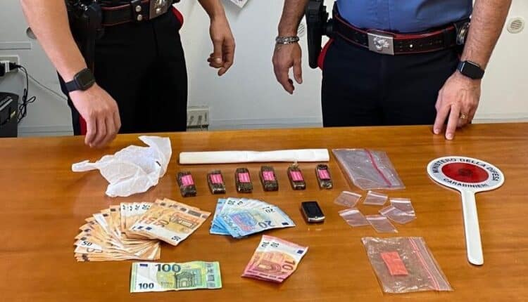 Salento, pescheria usata come copertura per lo spaccio: due arresti dei Carabinieri tra Leverano e Porto Cesareo