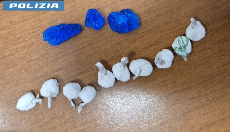 Udine, doppio arresto per spaccio di droga: sequestrati cocaina e hashish durante i controlli della Polizia