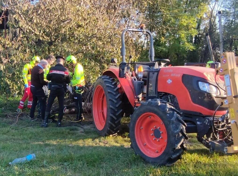 Cavriana, tragedia nei campi: giovane imprenditore agricolo muore schiacciato da un macchinario durante il lavoro