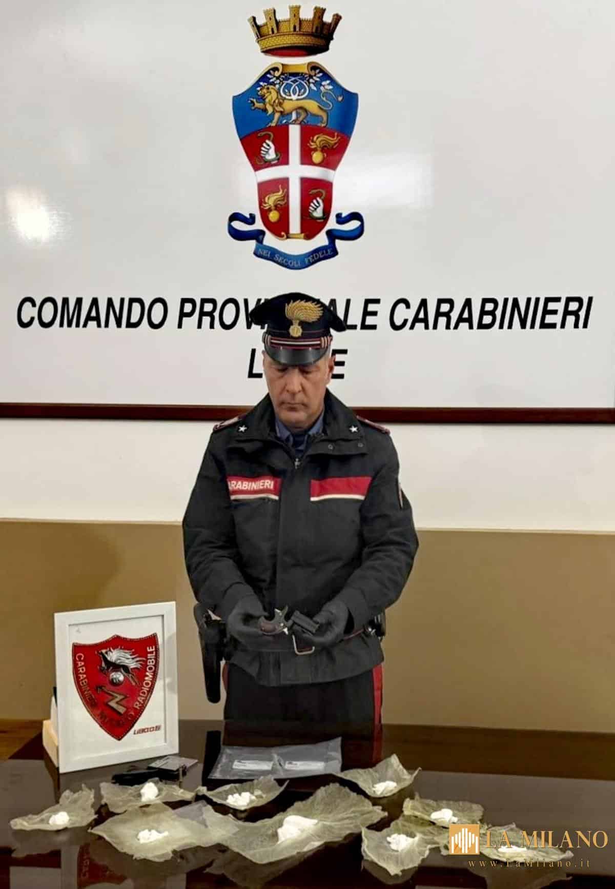 Lecce, droga e pistola nascosti nella porta blindata: arrestato 46enne