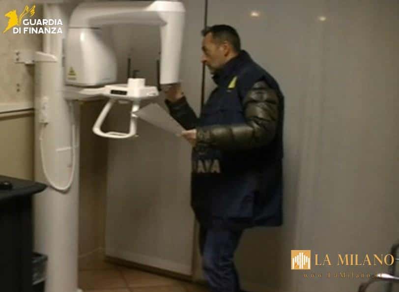 Bergamo, scoperto falso dentista in uno studio regolare: quattro denunce e sequestro di attrezzature e cartelle cliniche