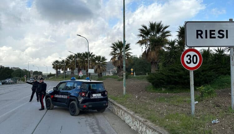 Riesi, 36enne arrestato per violenza sessuale, maltrattamenti e atti persecutori: la vittima aveva denunciato le aggressioni.