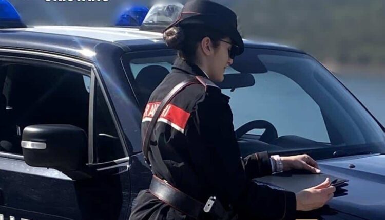 Oristano: uomo arrestato per violenza domestica sulla compagna, davanti ai loro figli, minori.