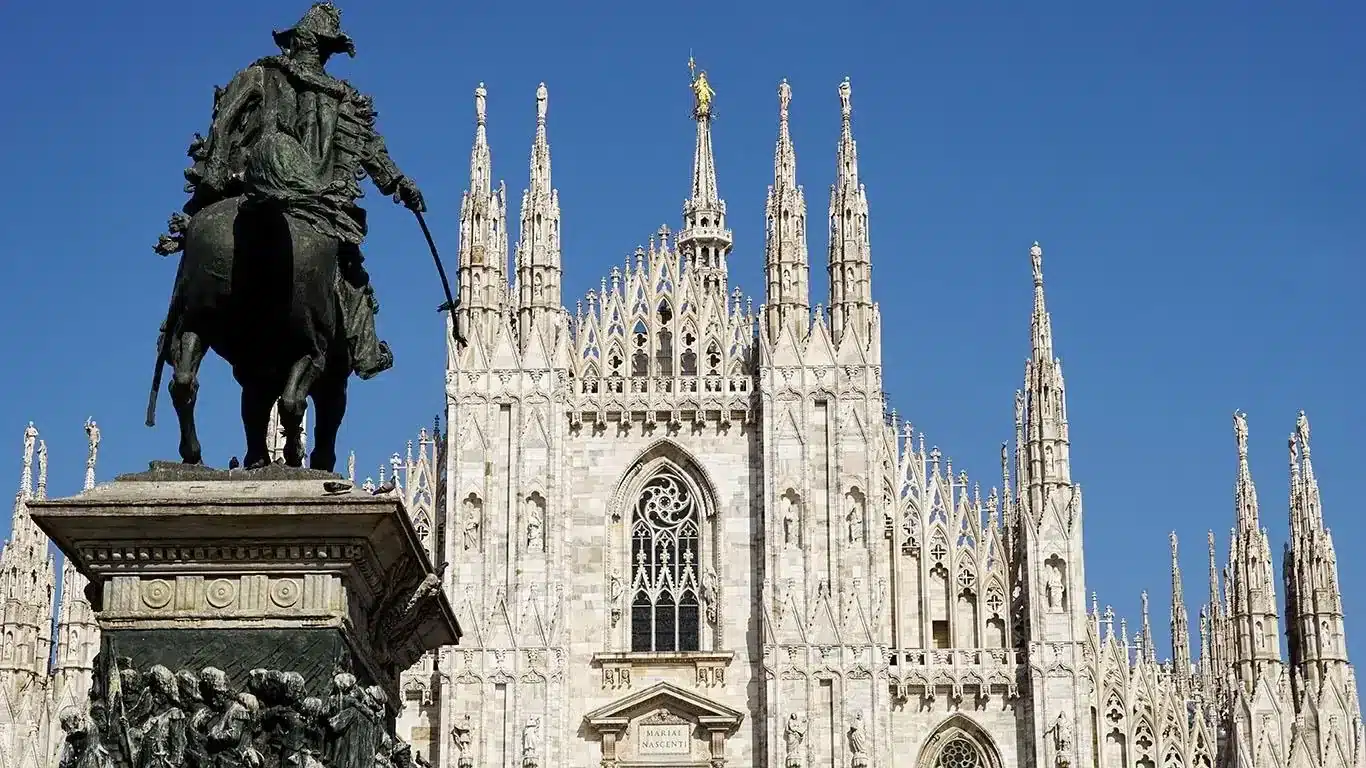 Il fascino di Milano oltre i gate e i binari
