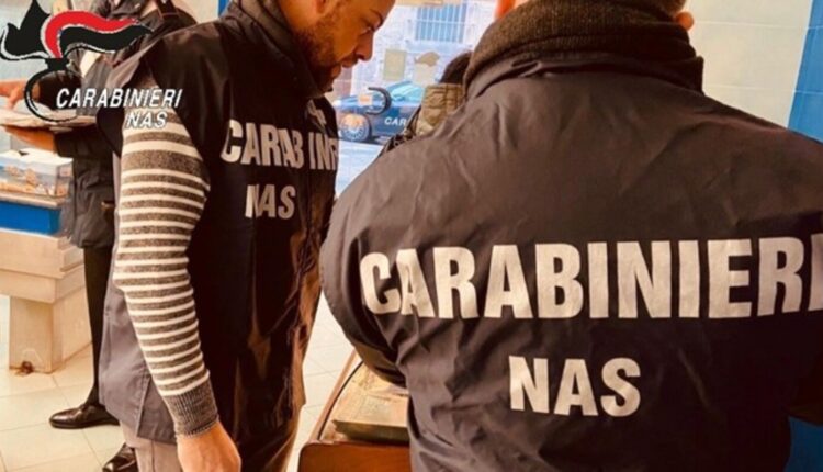 Livorno, controlli dei NAS in un deposito alimenti e nuova truffa online scoperta a Piombino
