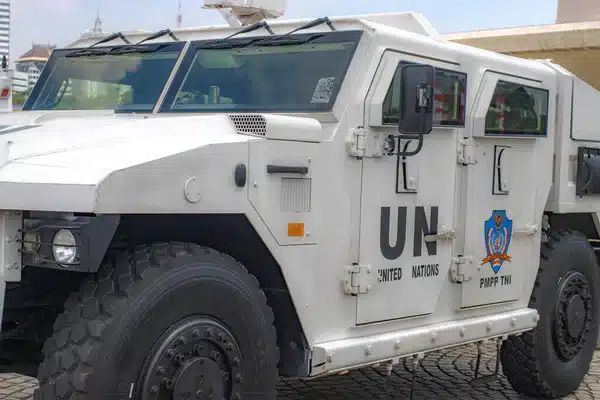 In Libano l'Idf attacca una pattuglia Unifil, mentre Hamas dichiara: "le armi verranno consegnate se l'occupazione finirà"