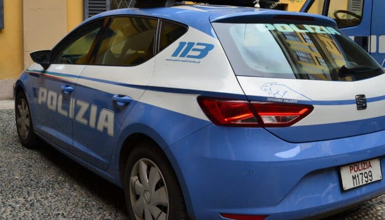 Milano, arrestato 24enne cileno per maltrattamenti e stalking: perseguitava la ex anche con un drone