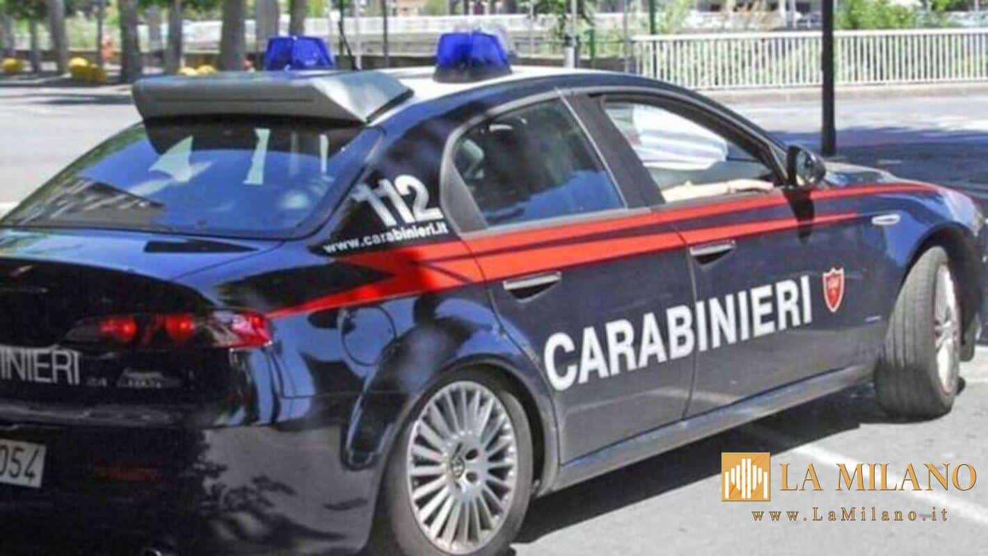 Napoli, una katana per tagliare la droga arrestati marito e moglie pusher