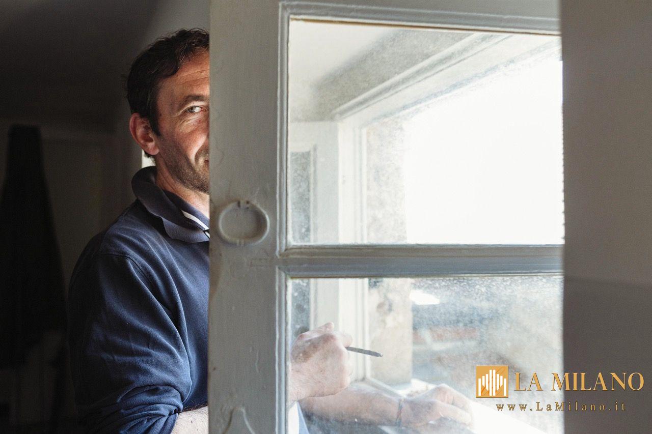 “Oltre lo sguardo”: a Bologna una mostra per raccontare dieci anni di fotografia sull’homelessness