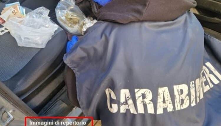 Catania: arrestata una 49enne per detenzione ai fini di spaccio di droga. Sequestrati marijuana, cocaina e denaro contante