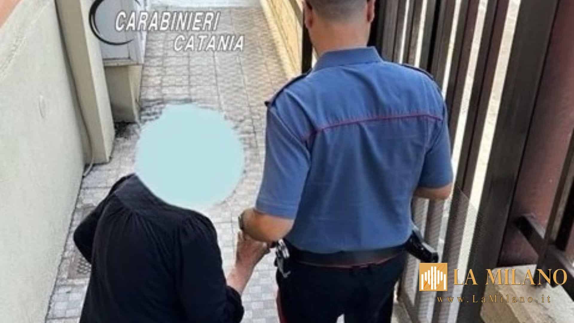 Biancavilla, picchia la madre perché non gli dà i soldi: arrestato dai Carabinieri un 46enne di Paternò