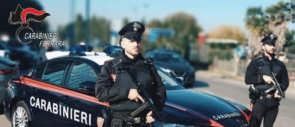 Ferrara: uomo in escandescenza assalta un’ambulanza, arrestato dai Carabinieri nella notte.