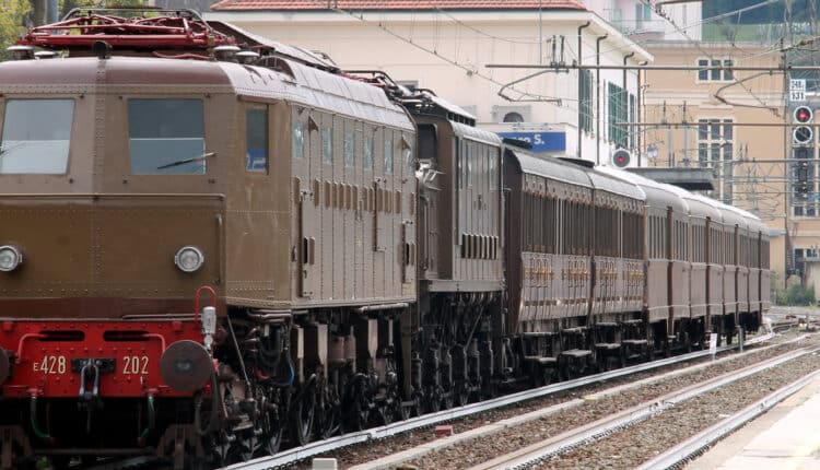Regione Liguria, due treni storici nel weekend per i Giovi e la Sagra della Castagna.