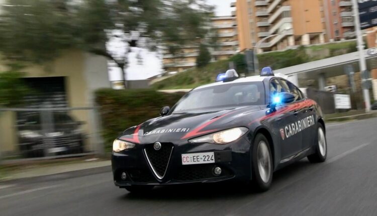 Catanzaro, arrestato 21enne per rapina ai danni di una donna: colpita e derubata di 300 euro