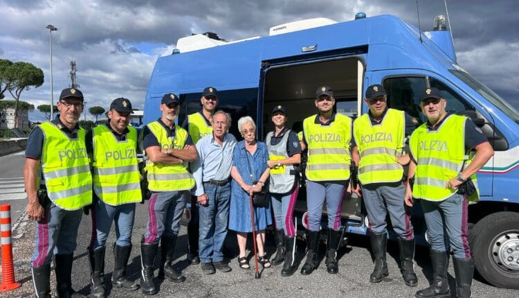 Roma, auto senza conducente attraversa il casello di Roma Nord: salvata una donna dagli agenti della Polizia Stradale