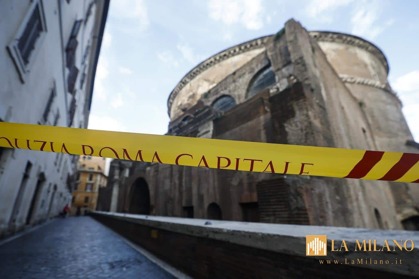 Roma, turista giapponese muore dopo una caduta dal muro del Pantheon