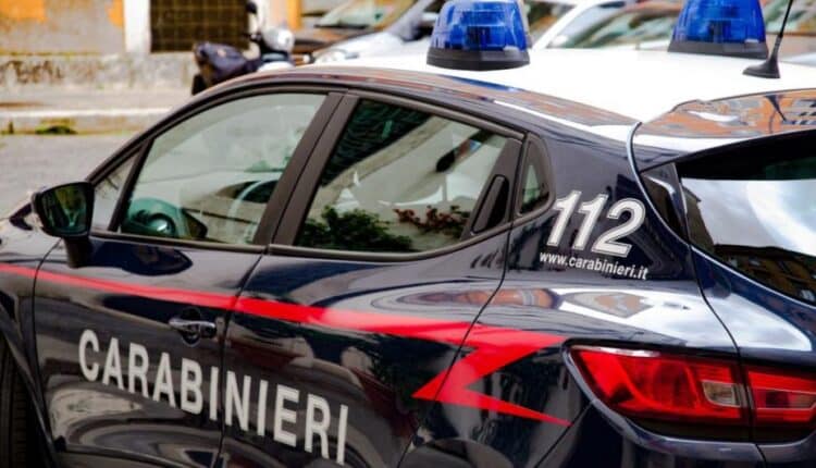 San Sebastiano al Vesuvio, trascina il cane con una catena per 6 chilometri: denunciati due uomini dai Carabinieri