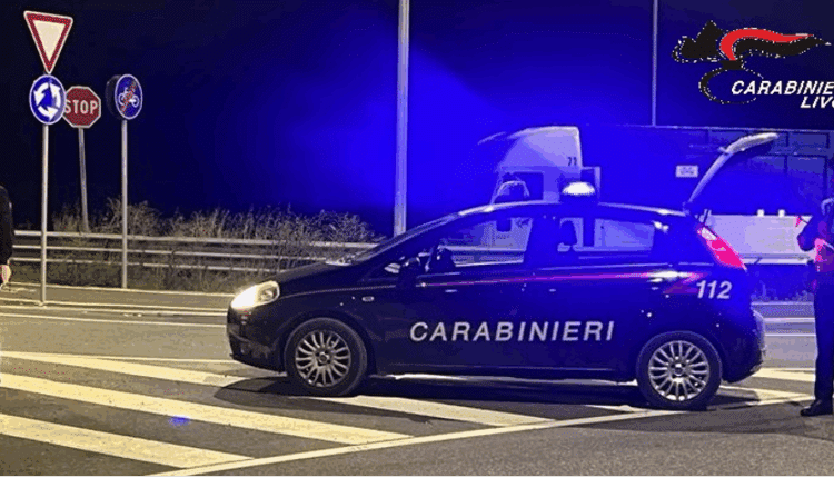 Cecina, controlli dei Carabinieri: 7 denunciati e 5 segnalati per droga. Oltre 120 persone identificate