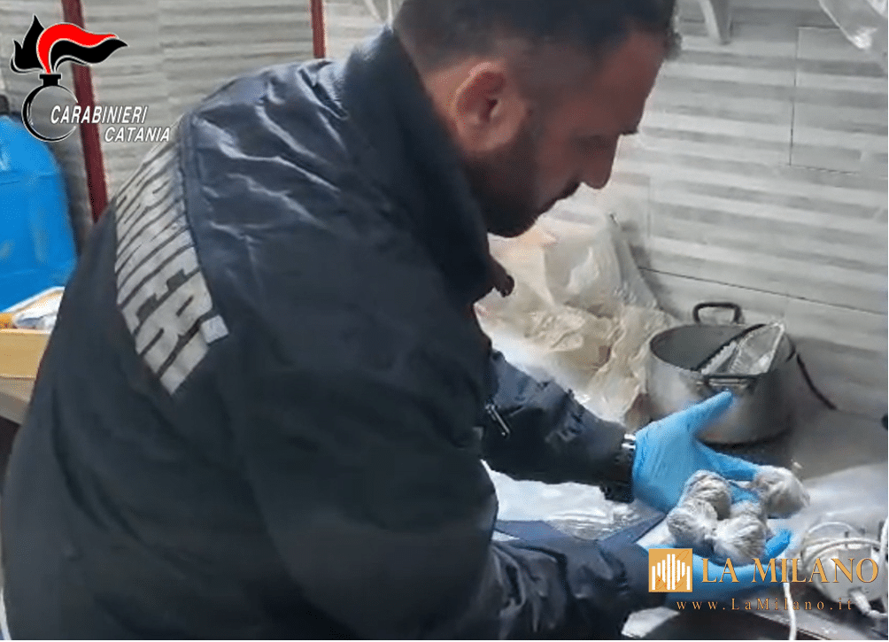 Catania, quartiere San Cristoforo: 18enne arrestato dai Carabinieri per detenzione di arma clandestina e droga