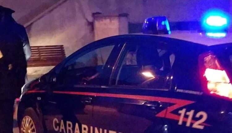 Napoli, lancia felpa incendiata nella casa della compagna: arrestato 41enne