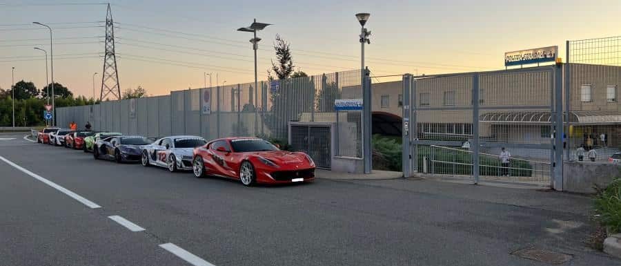 Novara: gara illegale in autostrada con tre supercar, fermate 11 auto.