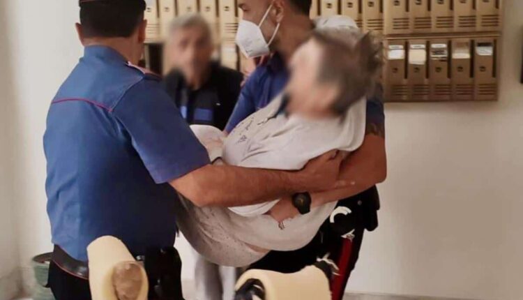 Villaricca, incendio in casa: carabinieri salvano un’anziana disabile intrappolata tra le fiamme