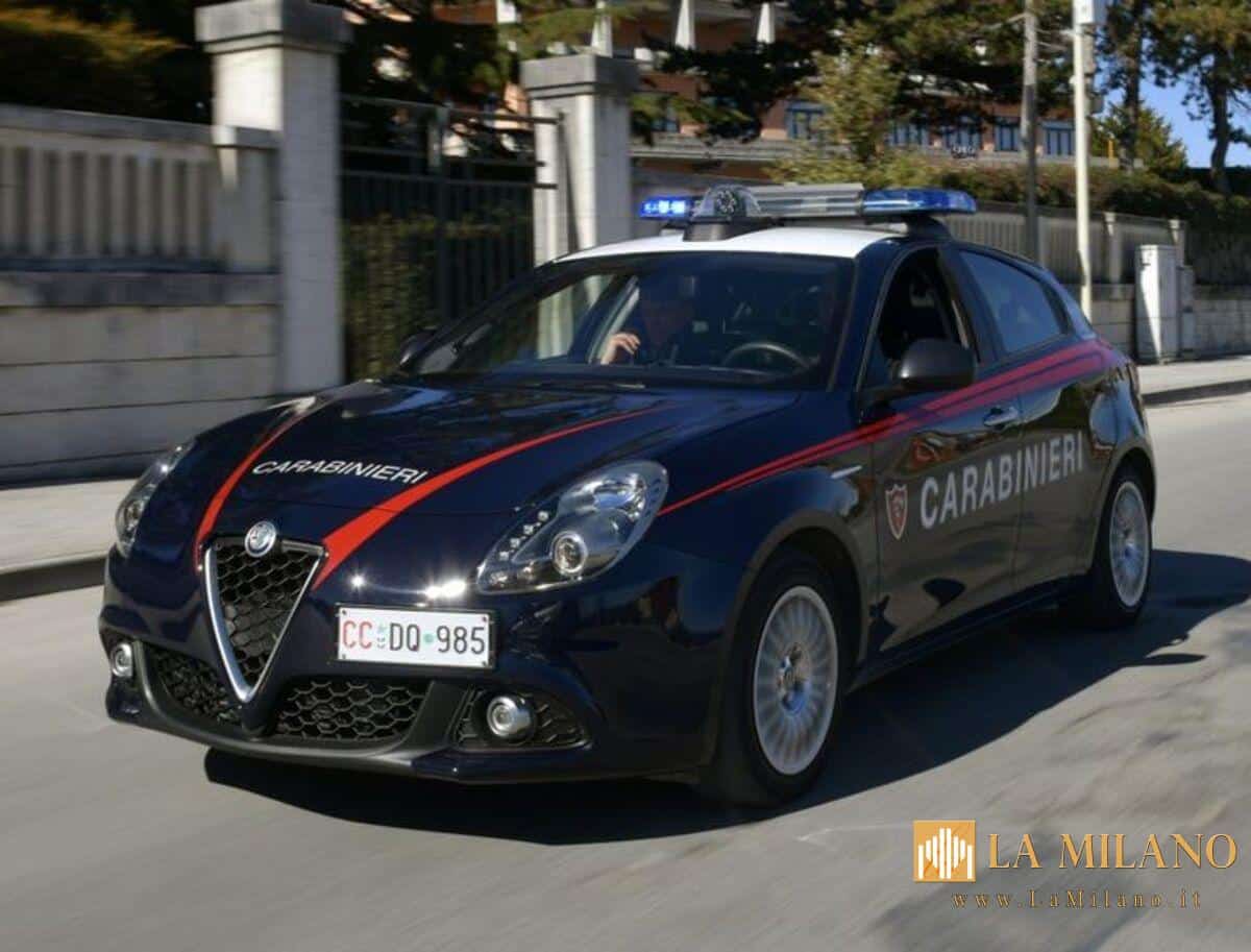 Lucca, aggredisce moglie e figli: 53enne arrestato per maltrattamenti e resistenza ai Carabinieri