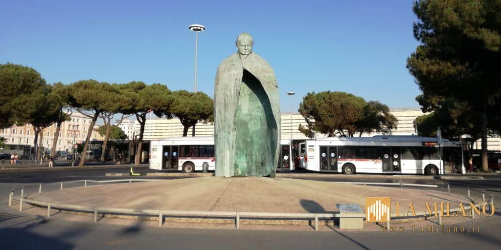 Zangrillo: “Imbrattare la statua di Papa Giovanni Paolo II è una vergogna e un insulto alla civiltà”