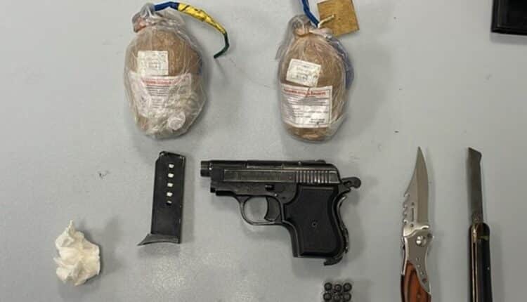 Taranto, armi, droga ed esplosivi in casa: arrestato soggetto di 54 anni