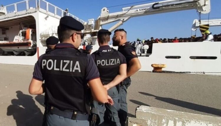 Crotone, estradato in Italia un soggetto accusato di essere il vertice di una rete per l’immigrazione clandestina: arrestato all’aeroporto di Fiumicino