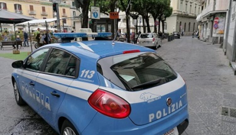 Napoli, 3 arresti in poche ore: droga, truffa del finto corriere e rapina