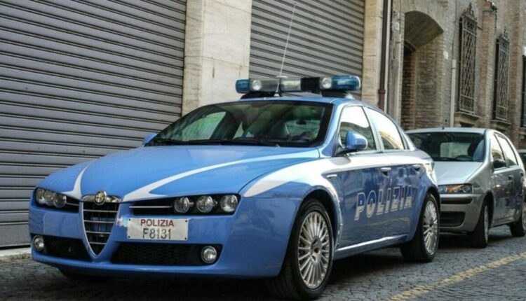 Grottaglie, 33enne armato di coltelli minaccia i genitori: arrestato dalla Polizia di Stato