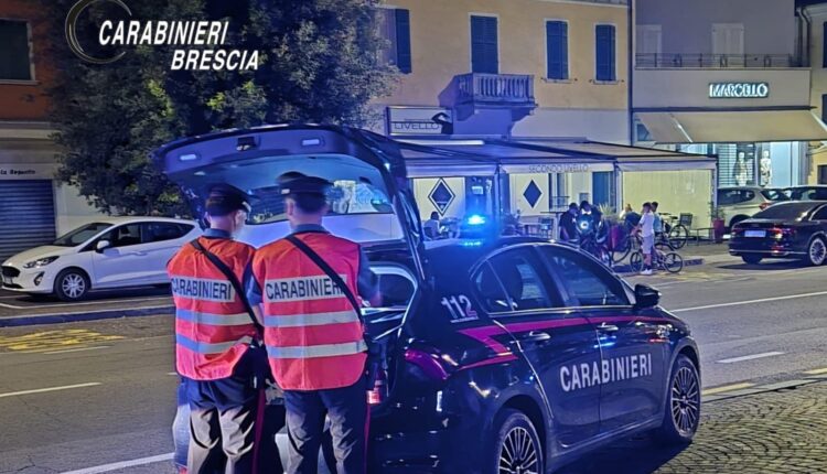 Darfo Boario Terme, picchia la madre in auto dopo una lite: 31enne arrestato per maltrattamenti in famiglia