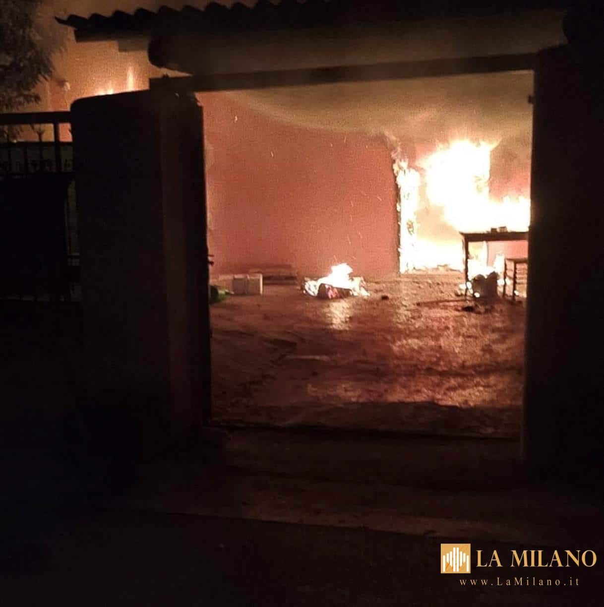 Carinola, dà fuoco alla casa dopo una lite con la moglie: arrestato 37enne per incendio doloso e maltrattamenti