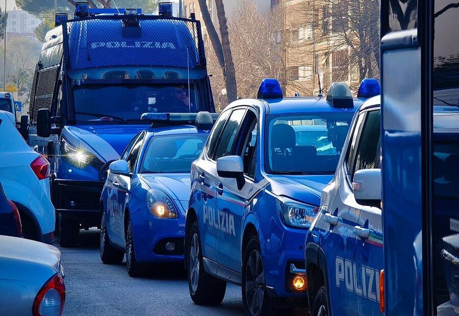 Roma: Quarticciolo, il fiuto di Argo incastra pusher e smaschera deposito di crack. Altri 7 arresti.