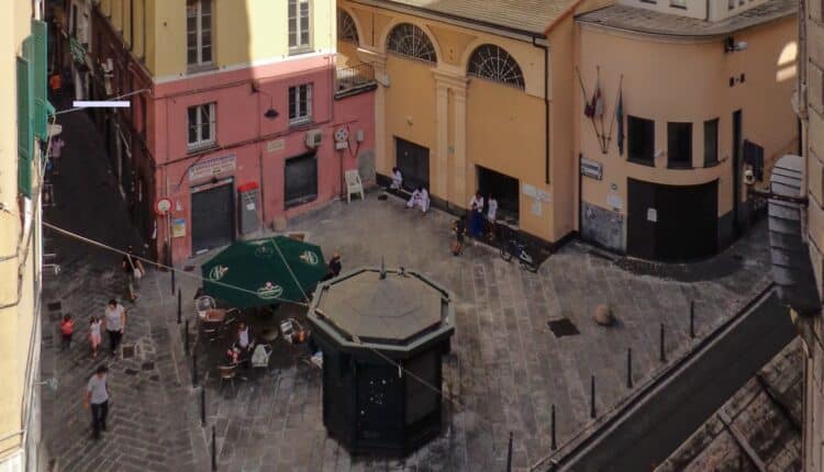Ventiduenne incinta accoltellata nel centro storico di Genova