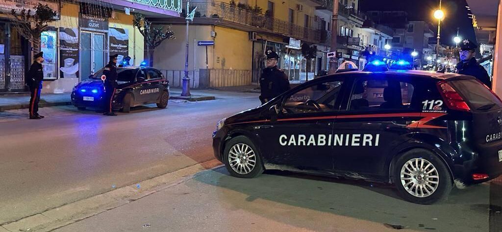 Qualiano: 18enne sottoposto al divieto di avvicinamento, si presenta nella notte e minaccia di morte i genitori, arrestato.