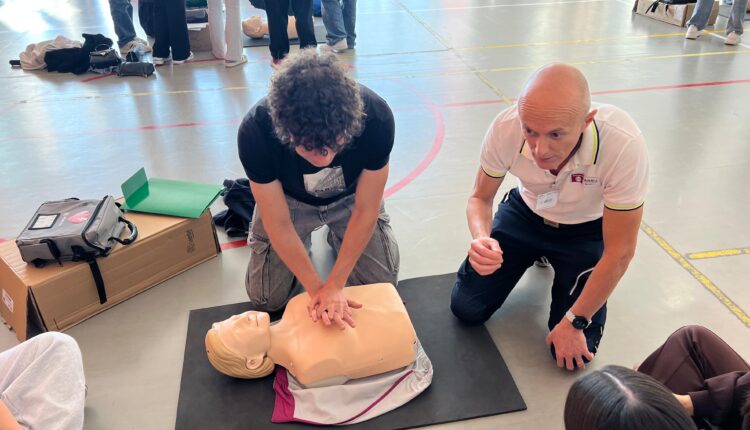 Suzzara, 116 studenti imparano a salvare una vita: AREU entra in classe per la Giornata mondiale della Rianimazione cardiopolmonare