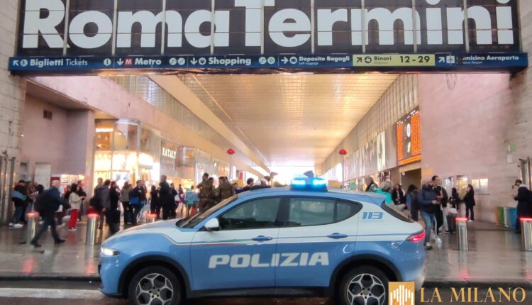 Roma, strappa le collane a due turisti a Termini: arrestato giovane senegalese