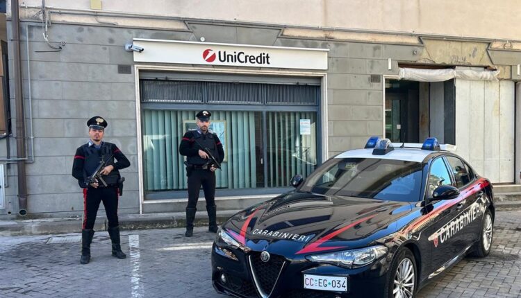 Troina, assalto al bancomat con escavatore: 3 arresti dopo un inseguimento rocambolesco nelle campagne di Enna