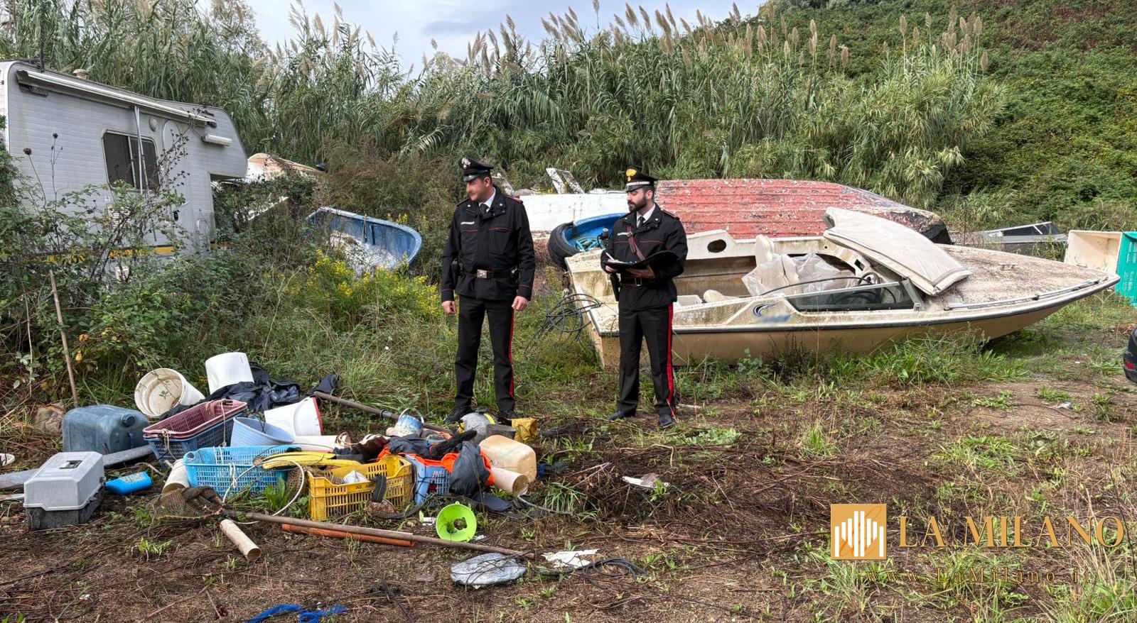 Giugliano in Campania, maxi discarica abusiva a Varcaturo: arrestato un uomo e denunciata la figlia